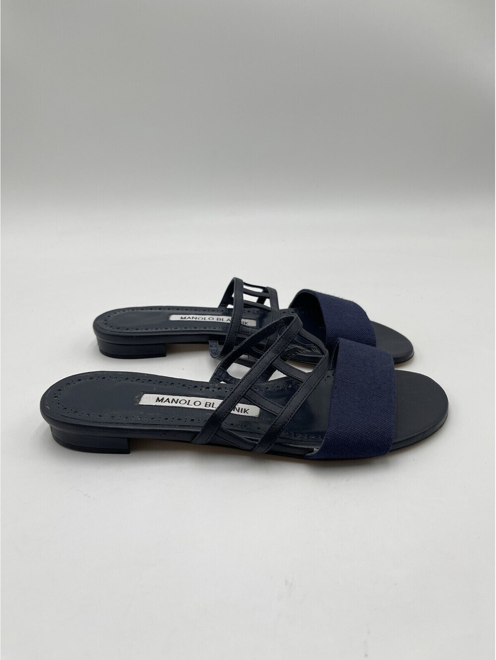 Women’s Manolo Blahnik strappy flat sandals Navy Blue Size 35